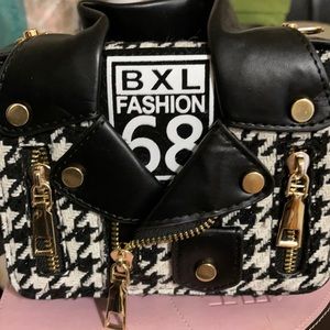 Crossbody fashion bag.